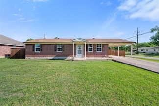 308 Barnes St, Fairfield, TX 75840