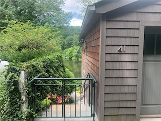 41 Lake Dr Unit B, Lake Peekskill, NY 10537