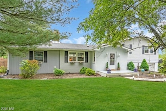 8 Chestnut Ave, Frenchtown, NJ 08825