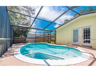 1376 10th St N, Naples, FL 34102