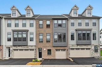 8 Cinnamon Dr, Upper Saddle River, NJ 07458