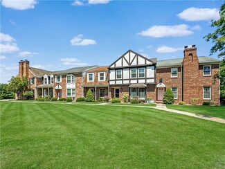 318 Windsor Ridge Unit 14, New Castle, PA 16105