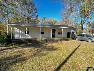 305 3rd St NE, Arab, AL 35016