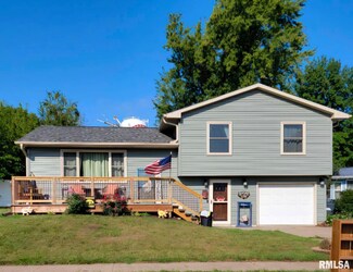 1140 N 13th St, Clinton, IA 52732