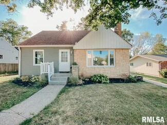 903 11th Ave, de Witt, IA 52742
