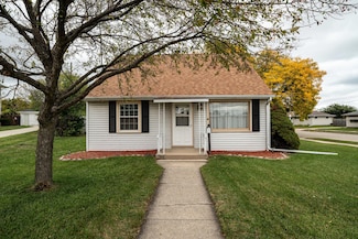 2508 Rapids Dr, Racine, WI 53404