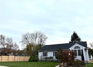 4 Village Rd, Westerly, RI 02808