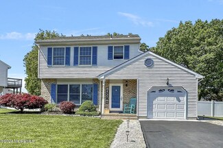 17 Albatross Dr, Howell, NJ 07731