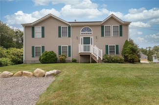92 Palm Beach Ave, Narragansett, RI 02882