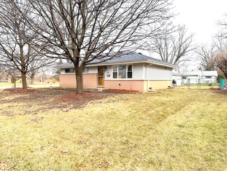33 Crescent Rd, Lake Zurich, IL 60047