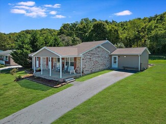 1030 S Winchester Ave, Waynesboro, VA 22980
