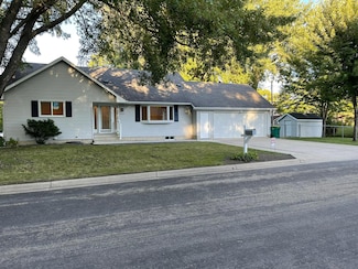 606 Sherwood Ave, Albert Lea, MN 56007
