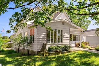 123 S Benzie Blvd, Beulah, MI 49617