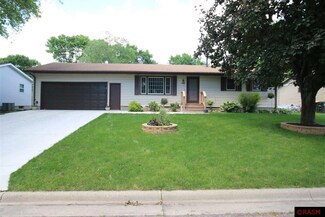 232 Linda Dr, Eagle Lake, MN 56024