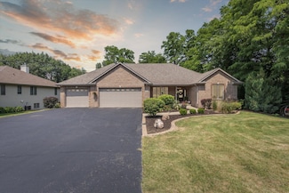 963 E Lakeside Dr, Edgerton, WI 53534