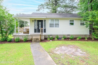 918 Meadows St, New Bern, NC 28560