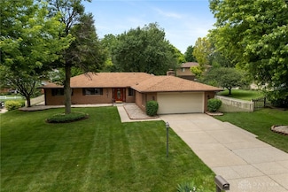 521 Park Ridge Dr, Dayton, OH 45459