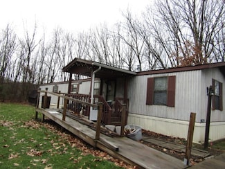 18 Pine Ct, Beaver Falls, PA 15010