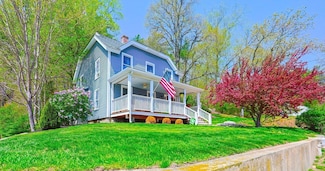12 Hartford Ave N, Upton, MA 01568