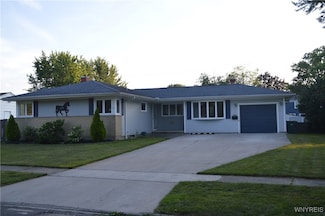 1296 Greenbrier Ln, North Tonawanda, NY 14120