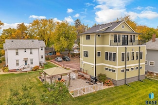 221 E 14th St, Sioux Falls, SD 57104