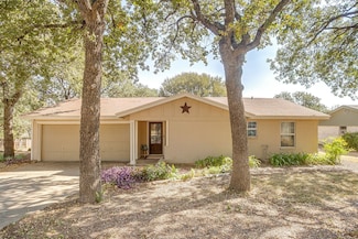 7036 Crabtree Ln, North Richland Hills, TX 76182