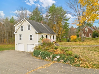 39 Ryan Dr, Manchester, ME 04351