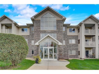1321 Lake Dr W Unit 327, Chanhassen, MN 55317
