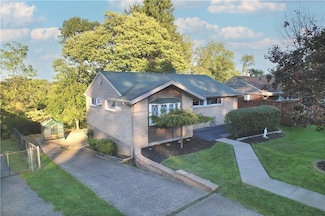 140 Windsor Dr, Pittsburgh, PA 15235