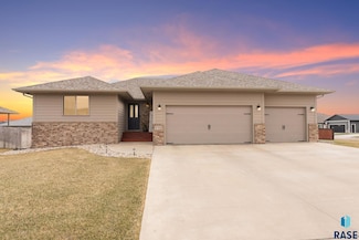 2701 E Palmer St, Brandon, SD 57005