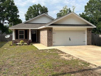 3154 Maple St, Crestview, FL 32539