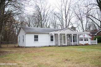 6024 Acres Rd, Sylvania, OH 43560