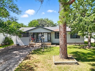 2223 Dennis St, Irving, TX 75062