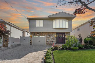 87 W Cedarview Ave, Staten Island, NY 10306