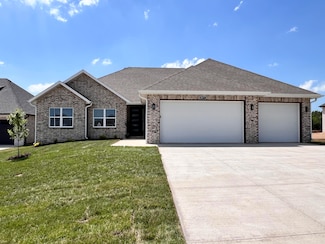 2077 N Sun Valley Dr, Springfield, MO 65802