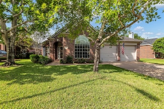 3731 Crescent Dr, Pearland, TX 77584