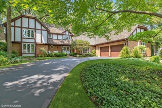 302 Winchester Ct, Lake Bluff, IL 60044