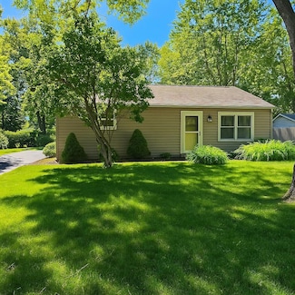 W143S7047 Belmont Dr, Muskego, WI 53150