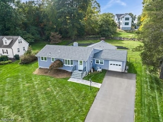 53 Mountain Ridge Dr, Wayne, NJ 07470
