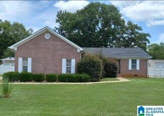 6 Rosemary Ln, Sylacauga, AL 35151