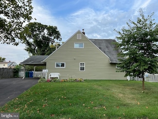 16 Crabtree Dr, Levittown, PA 19055