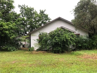 8513 Fountain Dr, Silsbee, TX 77656