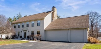 2 Bridgewood Dr, Rochester, NY 14612