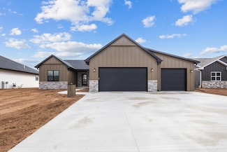 2998 Creekwood Dr, Bellevue, WI 54311