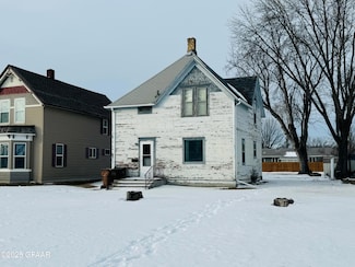 516 Booth Ave, Larimore, ND 58251