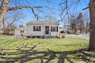 5 Willow St, Castleton On Hudson, NY 12033