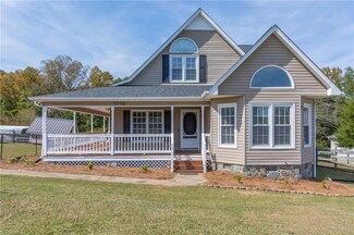 5714 Rolling Meadows Rd, Randleman, NC 27317