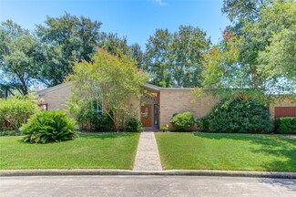 903 Bayou River Dr, Houston, TX 77079
