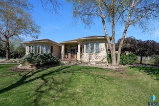 5100 Grouse Point Place, Sioux Falls, SD 57108