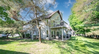 33 Villa Dr, Peekskill, NY 10566